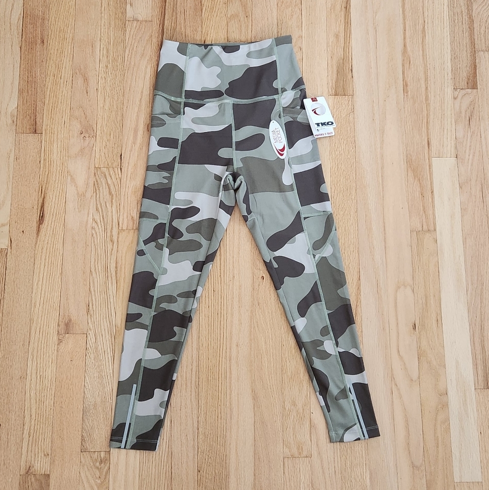 TKO Technical Knockout High Rise 7/8 Length Green Camo Leggings Medium